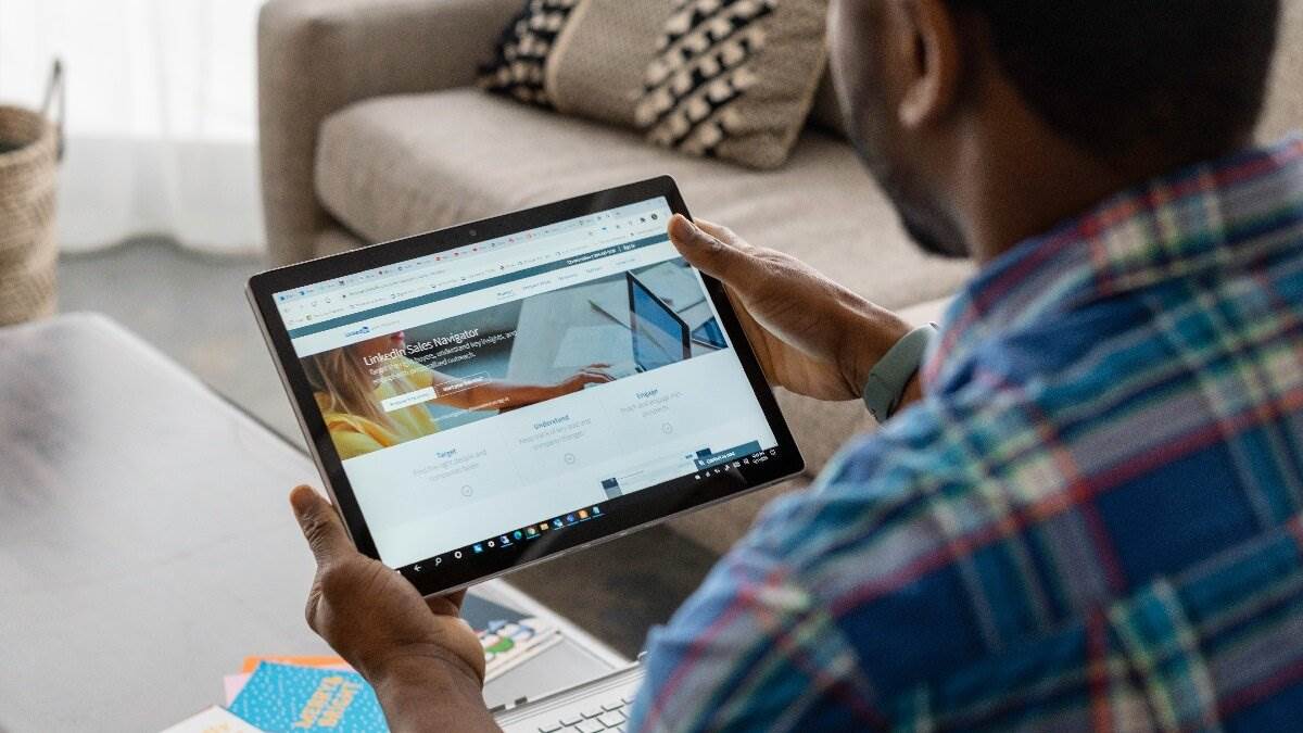 Best Tablets In India (2023): दमदार फीचर्स के चलते इन टैबलेट ने लैपटॉप को भी छोड़ा पीछे, पूरे देश में मचा तहलका