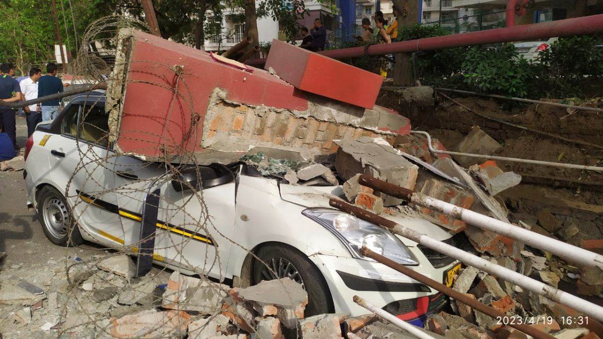 ncr ghaziabad mahagun mansion society wall collapses many vehicles buried under debris