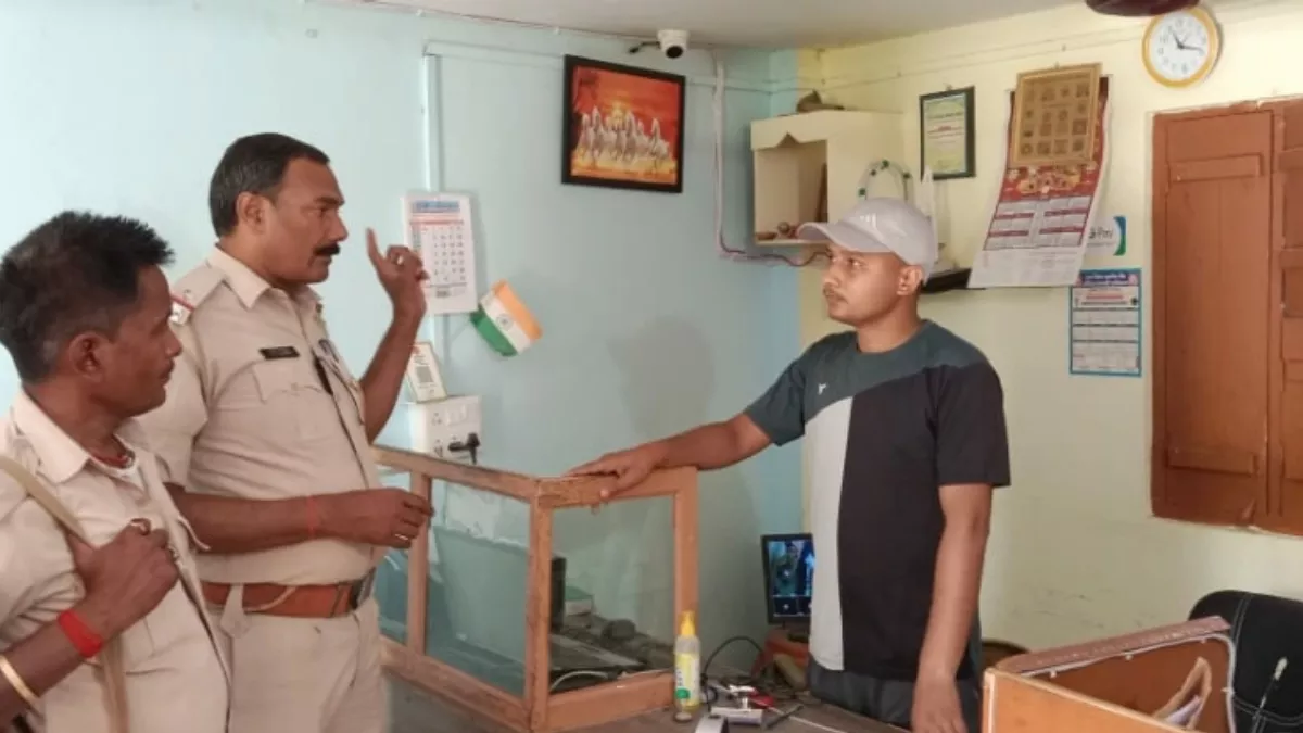 Siwan: सीएसपी कर्मी से हथियार के बल पर 46 हजार रुपये की लूट, एक दिन पहले से बदमाश कर रहे थे रेकी