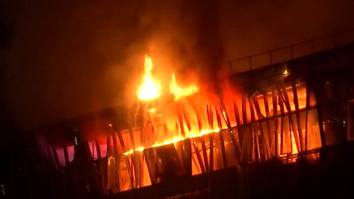 fire broke in orion business park adjacent cine wonder mall in kapurbawadi ghodbunder road thane