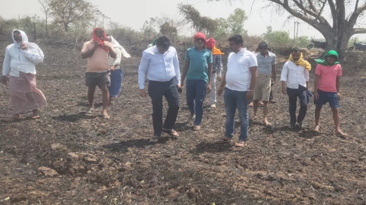 Rohtas News: रोहतास में आग लगने से 150 बीघे में गेहूं की खड़ी फसल जलकर राख, 1 दर्जन किसानों को भारी नुकसान, क्या मिलेगा मुआवजा?