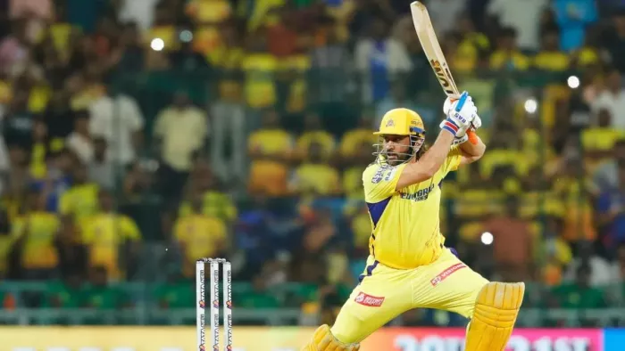 MS Dhoni: एमएस धोनी ने मचाया बल्ले से धमाल।