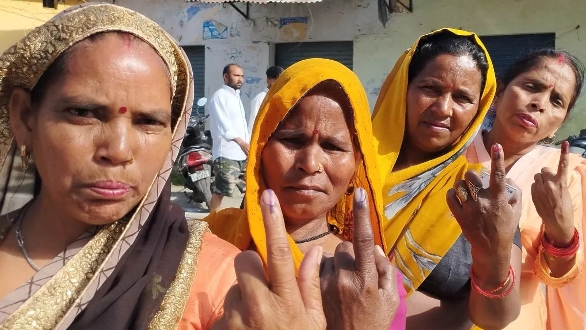 UP Election 2024 Phase 1 Voting Live- उत्तर प्रदेश में शांतिपूर्ण वोट‍िंग जारी, दोपहर 1 बजे तक 36.96 प्रतिशत मतदान