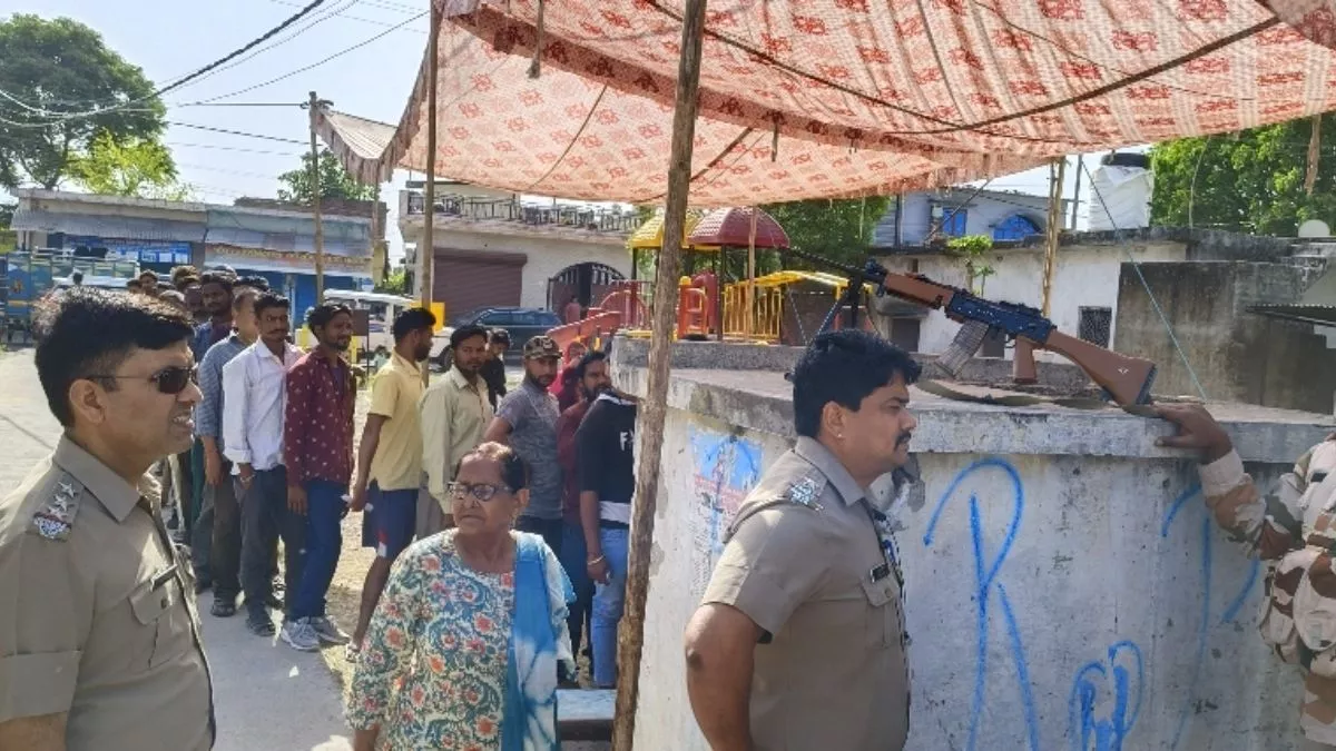 Kotdwar: कोटद्वार में बूथ से गायब हुआ मतदान अधिकारी, ढूंढ़ने पर नशे की हालत में घर पर मिला; मुकदमा दर्ज