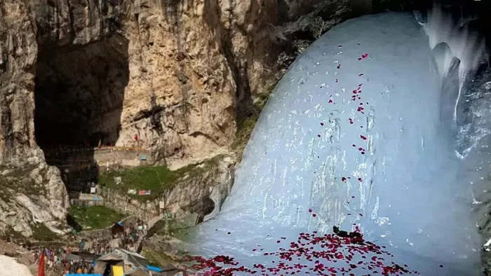 जम्मू-सिद्धड़ा हाईवे पर स्थित मजीन में युद्धस्तर पर जारी यात्री भवन का निर्माण कार्य lजागरण