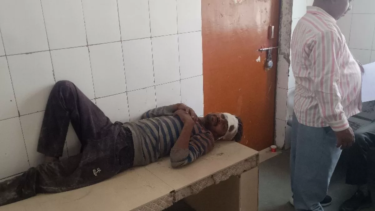 UP Accident: तेज रफ्तार बस ने ई-रिक्शा को मारी टक्कर, दो लोगों की मौत, एक की हालत गंभीर