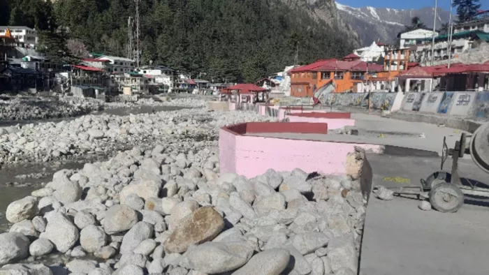 गंगोत्री धाम में स्नान घाटों पर आचमन व स्नान को नहीं मिल पाएगा जल। जागरण
