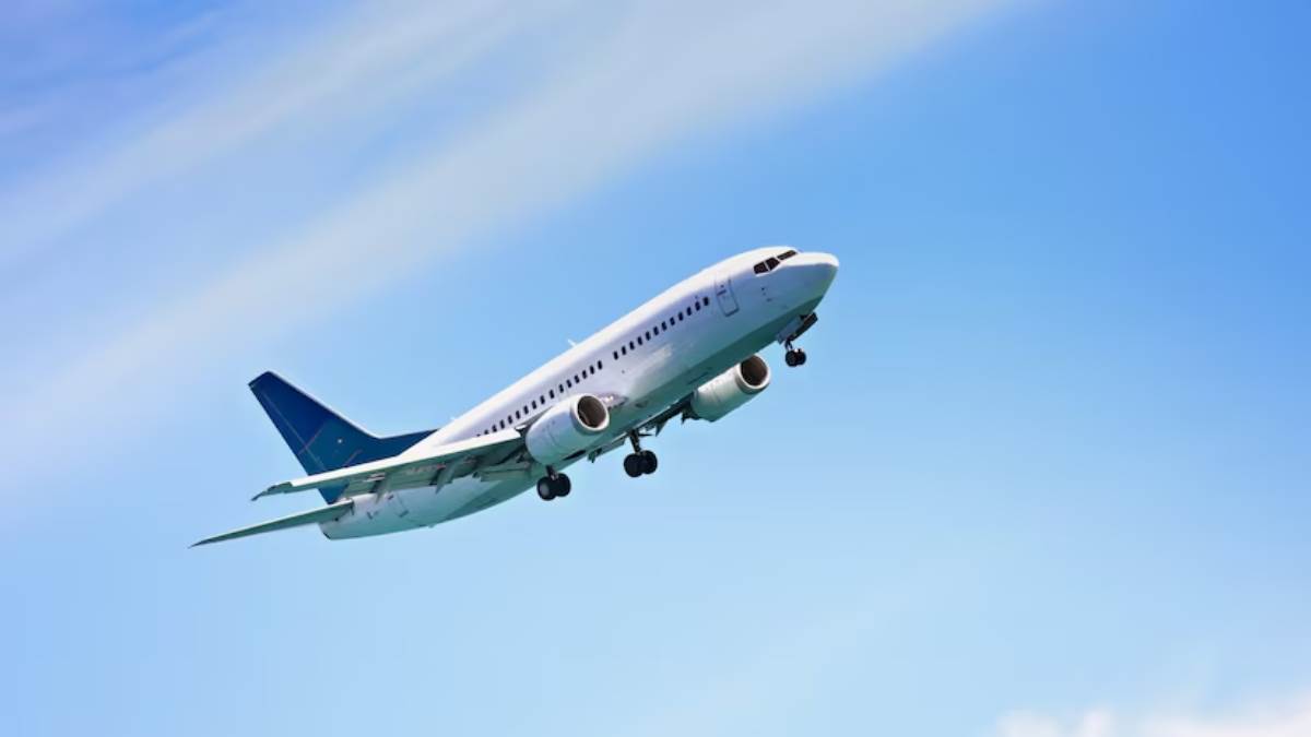 https://www.jagranimages.com/images/newimg/19042025/19_04_2025-plane_crash_2_23921584.jpg