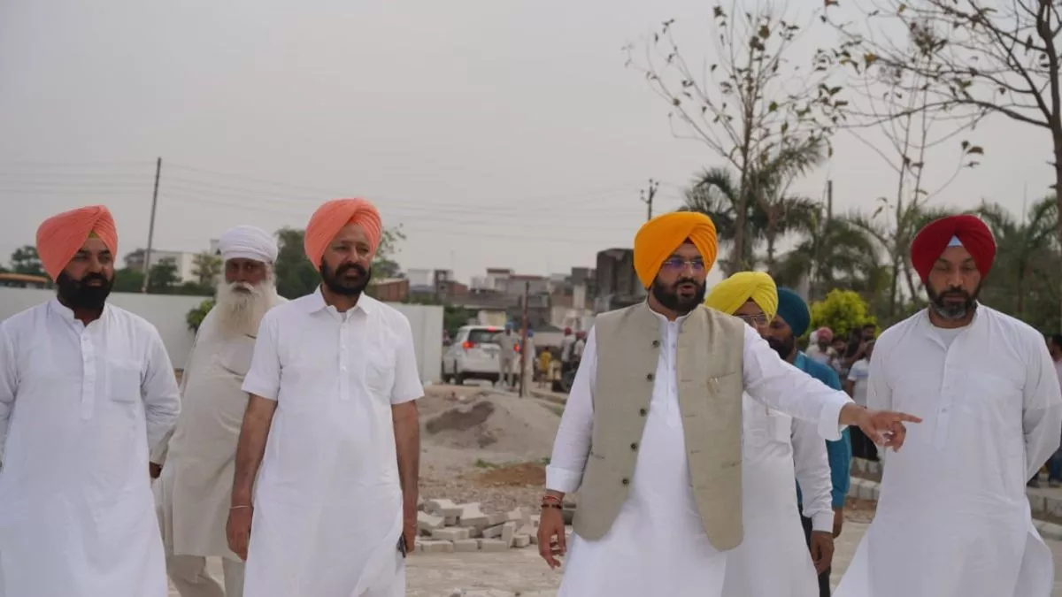 Punjab News: पंजाब में की जाएगी 15000 छप्पड़ों की सफाई, पंचायत मंत्री सौंध ने 6 गांवों का लिया जायजा