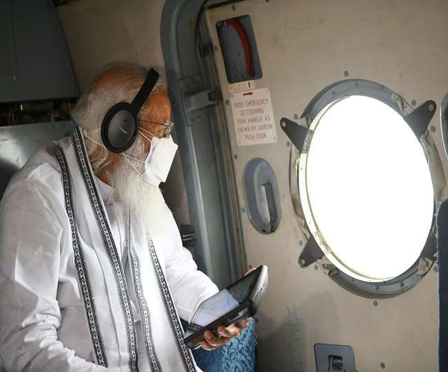 चक्रवात प्रभावित इलाकों का जायजा ले रहे प्रधानमंत्री मोदी