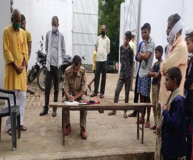 robbery in higher secondary school of sitapur manager beaten and more than two lac rupees looted