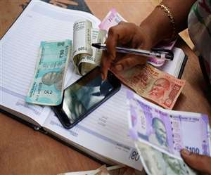 बैंक 31 मार्च 2020 के बाद रिटायर रेलवे कर्मचारियों की पेंशन रोक रहे हैं। (Reuters)