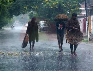 UP Weather Forecast : उत्तर प्रदेश में मौसम विभाग ने जारी की चेतावनी। दो दिन बारिश के आसार।