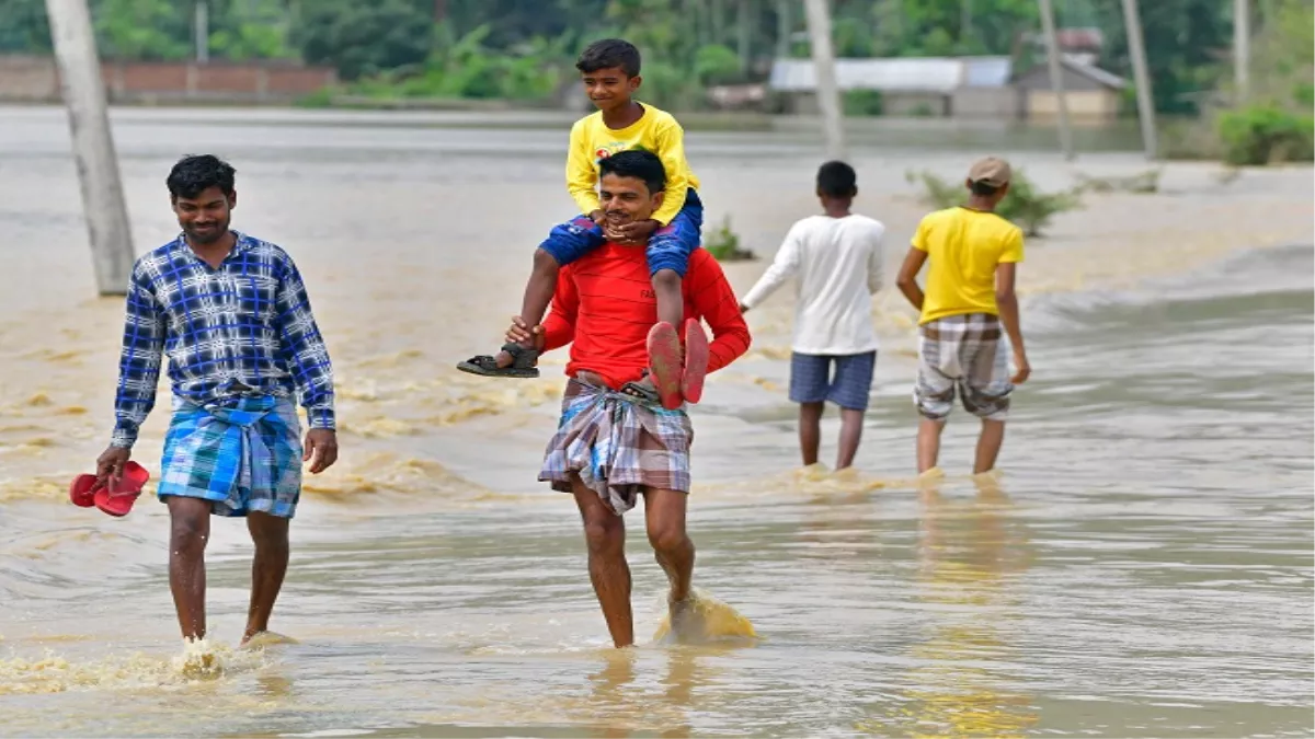 Assam Floods: असम कैबिनेट का अहम फैसला- सिलचर और गुवाहाटी के बीच शुरू होगी इमरजेंसी उड़ान सेवा, जानें कितना होगा किराया