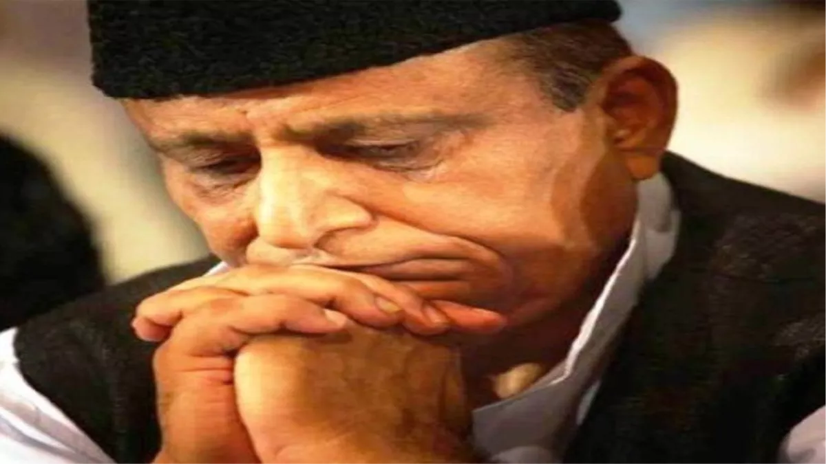 Azam Khan Case History:  भैंस-बकरी चोर से लेकर भू-माफिया तक बने, तीन साल में मुकदमों का लगा चुके हैं शतक