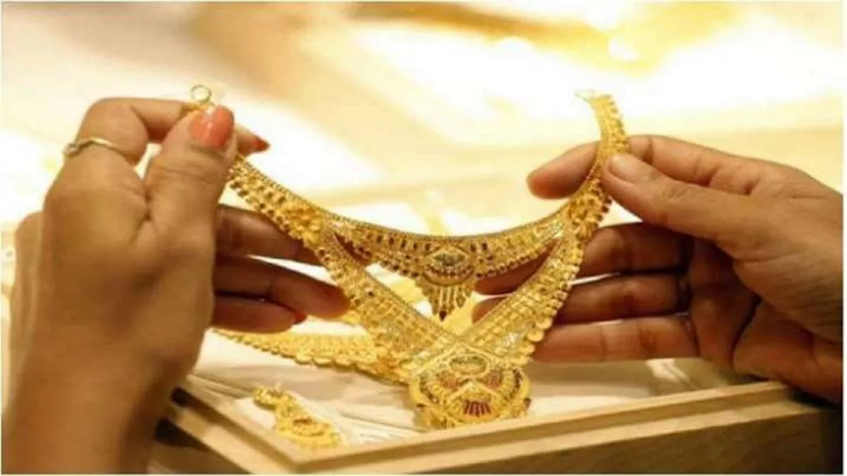 Gold and Silver Price on 19 May: सोने की चमक बढ़ी लेकिन चांदी ने लगाया बड़ा गोता