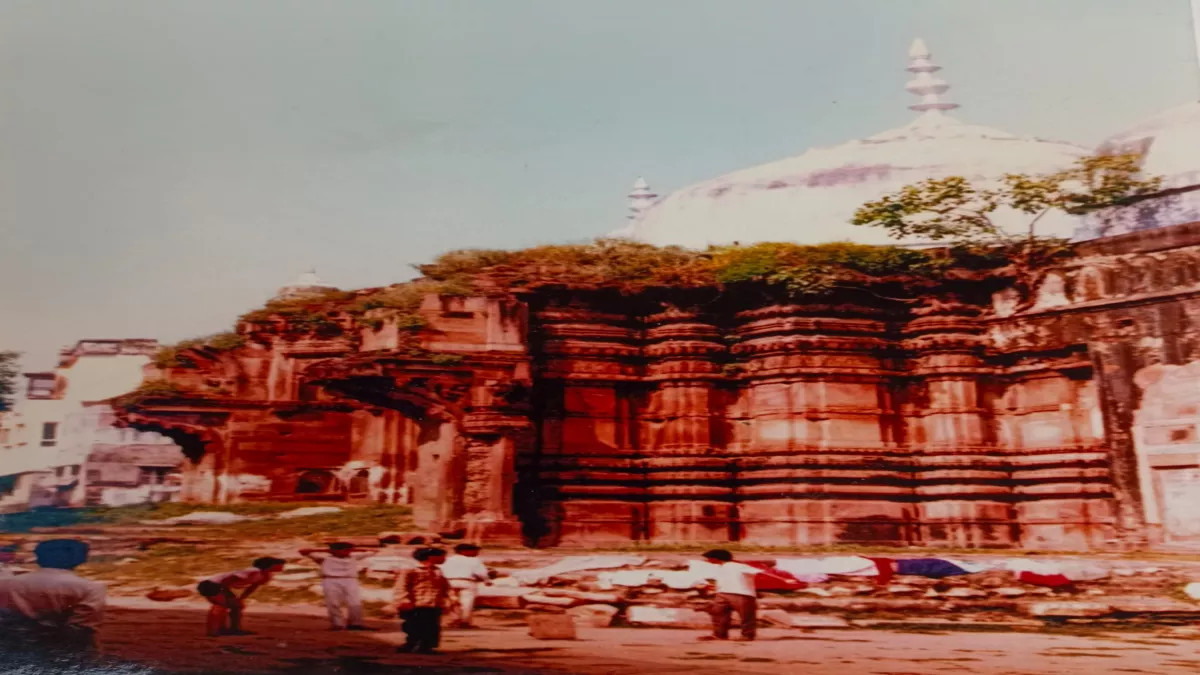 Varanasi Gyanvapi Mosque Survey Report : पुराने नक्शे से मेल खाता है मस्जिद परिसर, सत्यता की जांच इतिहासकार से कराने की मांग