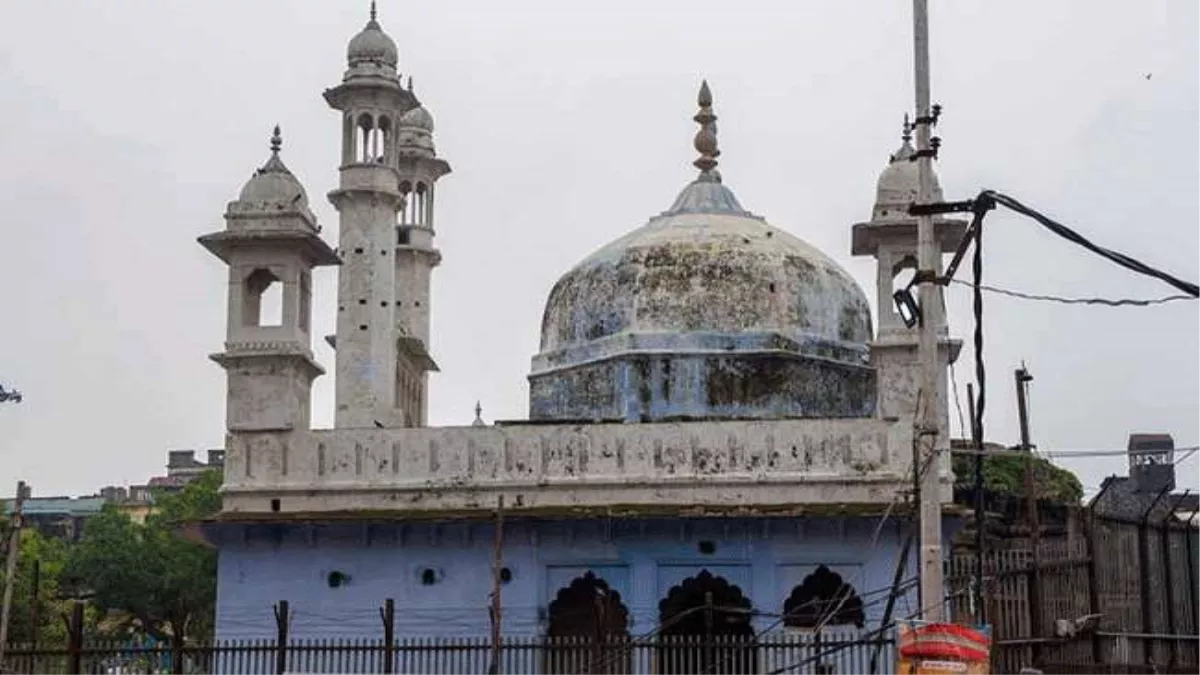 Varanasi Gyanvapi Mosque Survey Report : ज्ञानवापी मस्जिद के गुंबद के नीचे शिखरनुमा आकृति, हिंदू धर्म से जुड़े मिले कई चिह्न