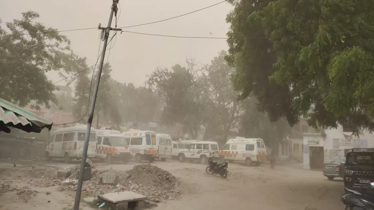 नवादा में 44 डिग्री गर्मी झेल रहे लोगों को मिली राहत, चल रही धूल भरी आंधी उठी, झमाझम बारिश का इंतजार