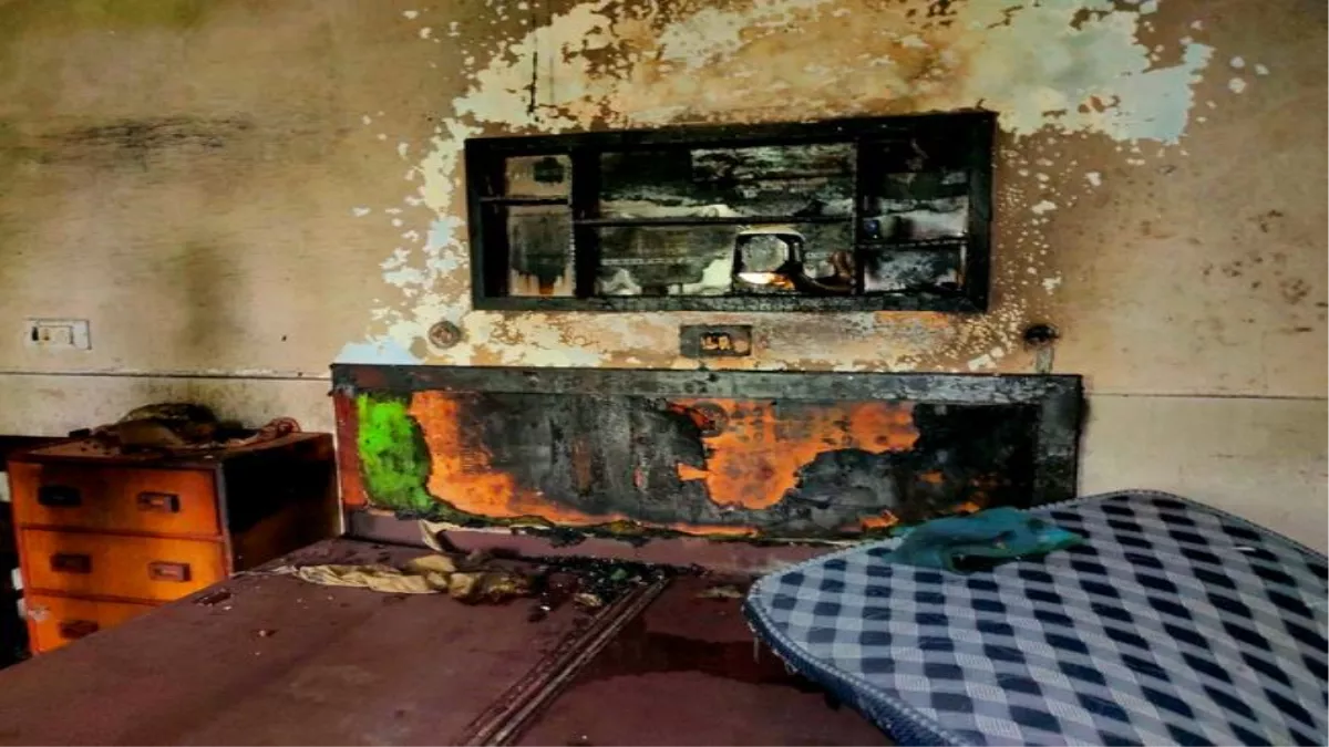 पंजाब के पूर्व शिक्षा मंत्री लखबीर के घर में लगी आग, बटाला में एसी में शार्ट सर्किट से सारा सामान जला