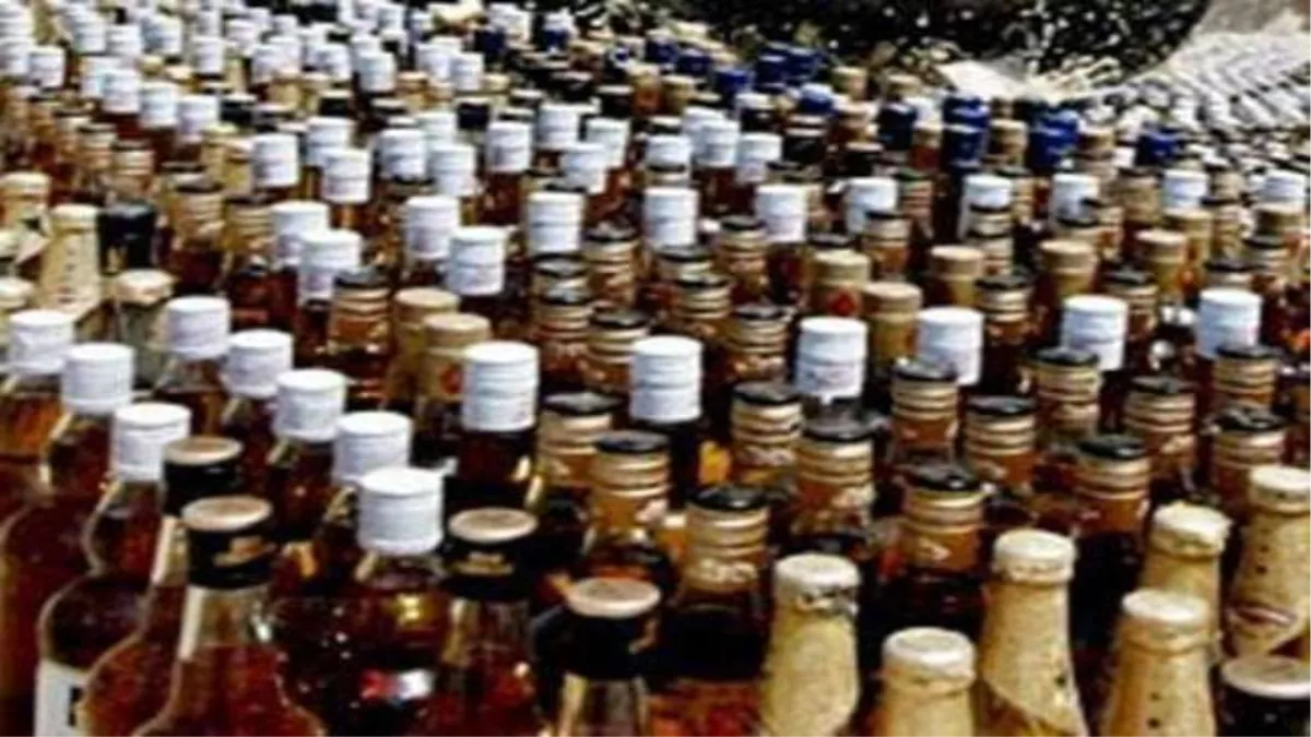 Indian Railway : बरेली जंक्शन पर श्रमजीवी एक्सप्रेस में मिली 12 बोतल शराब, बैग छोड़कर भागे आरोपित, मामला दर्ज