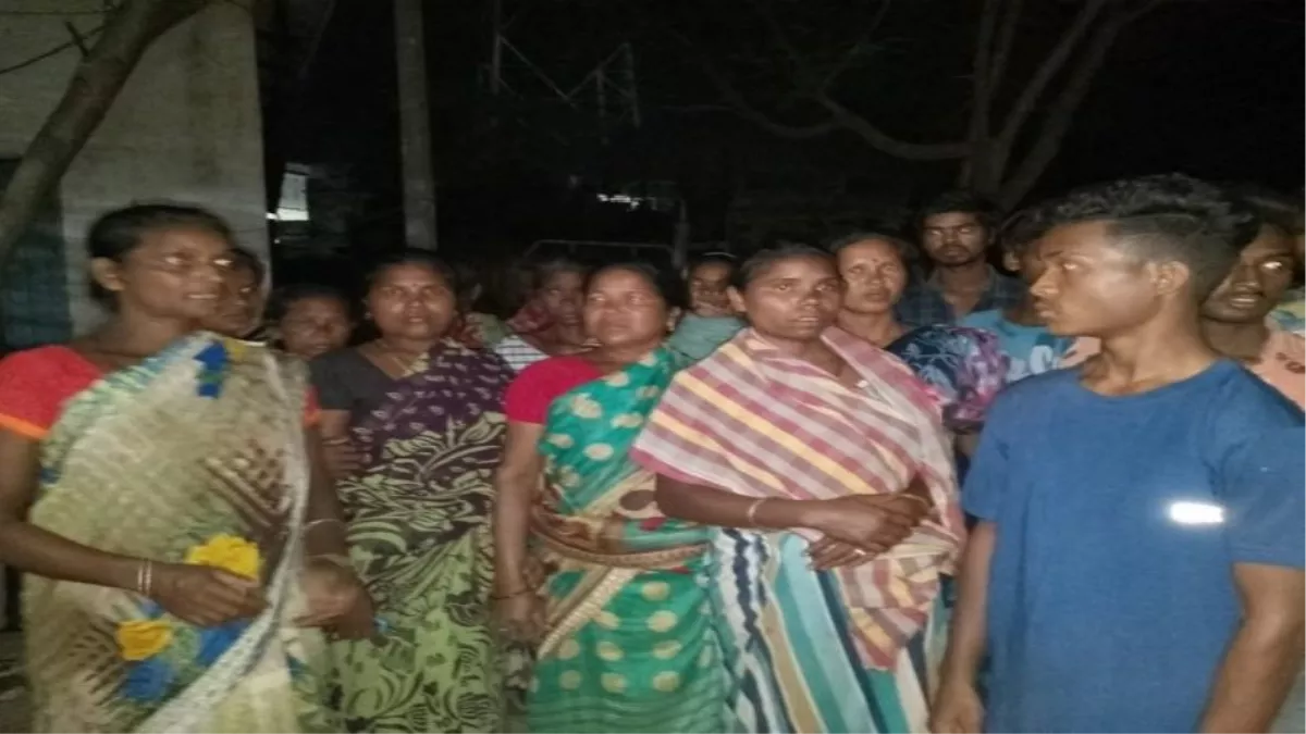 Lohardaga News: आदिवासी महिलाओं और बच्चों को घर में घुसकर पीटा, लोहरदगा में तनाव