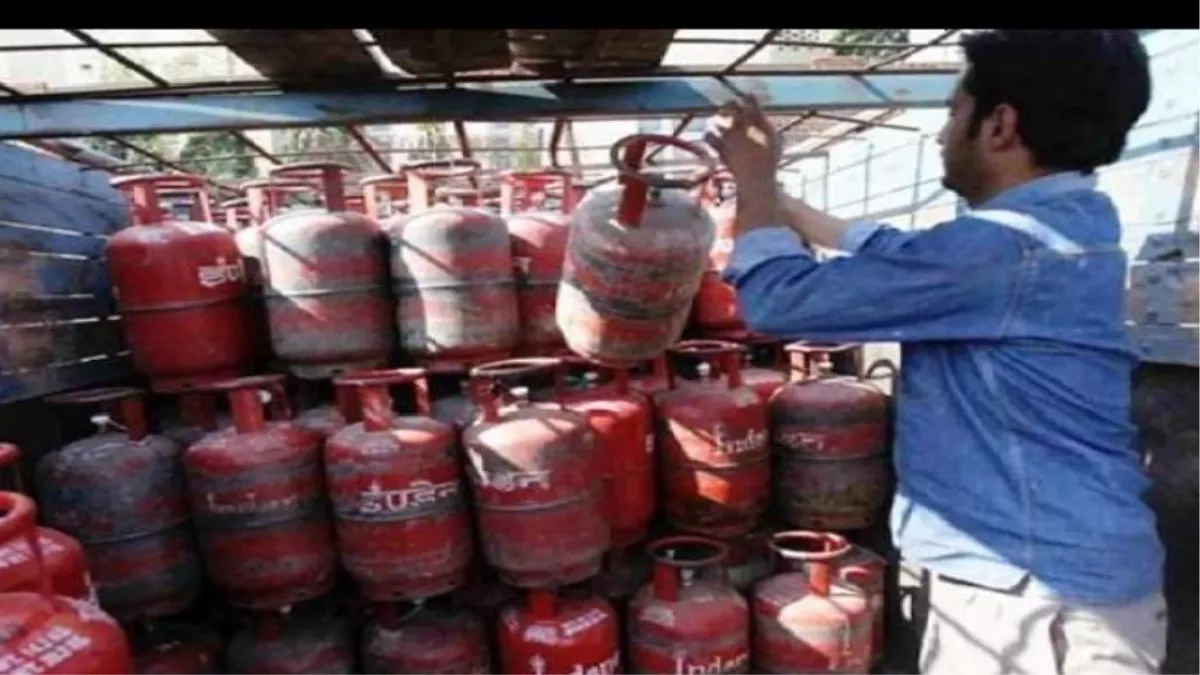 LPG Cylinder Price Hike: घरेलू के साथ कमर्शियल रसोई गैस की फिर बढ़ी कीमत , जानिए अब क्या है पटना में नया रेट