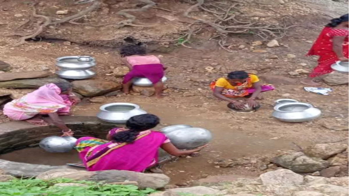 Chaibasa Water Crisis: गांव की शोभा बढ़ा रहे गांव के जलमीनार, दूषित पानी पीने को मजबूर हुए ग्रामीण, प्रतिनिधि लापरवाह