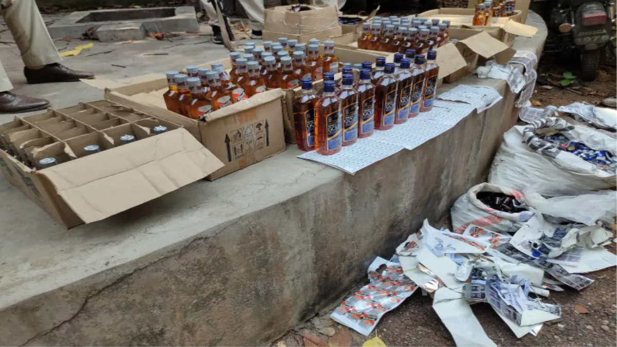 Jamshedpur Crime : जमशेदपुर में सस्ती शराब को ब्रांडेड बोतल में भरकर बेचा जा रहा, जानें कहां से हो रही ऐसे शराब की सप्लाई