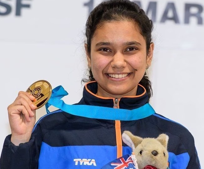 एमबीबीएस की पढ़ाई कर रही शूटर अनीश की बहन मुस्कान को अचीवमेंट अवार्ड ...