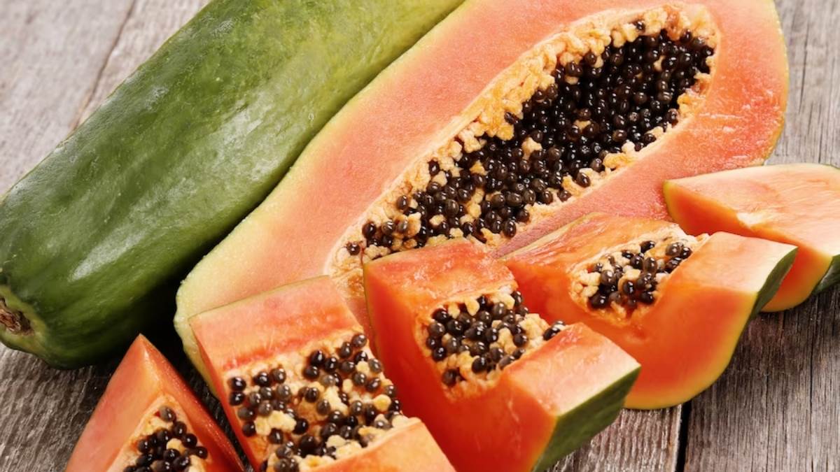 Papaya Bad Combination पपीते के साथ भूलकर भी न खाएं ये 5 चीजें, वरना
