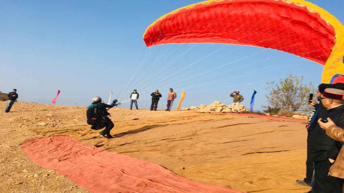 https://www.jagranimages.com/images/newimg/19052023/19_05_2023-paragliding_23416641.jpg