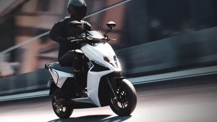 ARAI ने सुरक्षा की जांच करने के लिए Electric Scooters का क्रैश टेस्ट किया है।