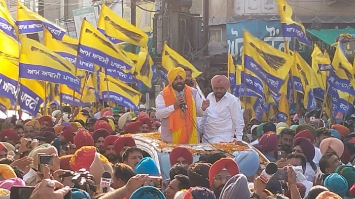 Punjab Politics: सीएम भगवंत मान पहुंचे जैतो, शुरू किया रोड शो।
