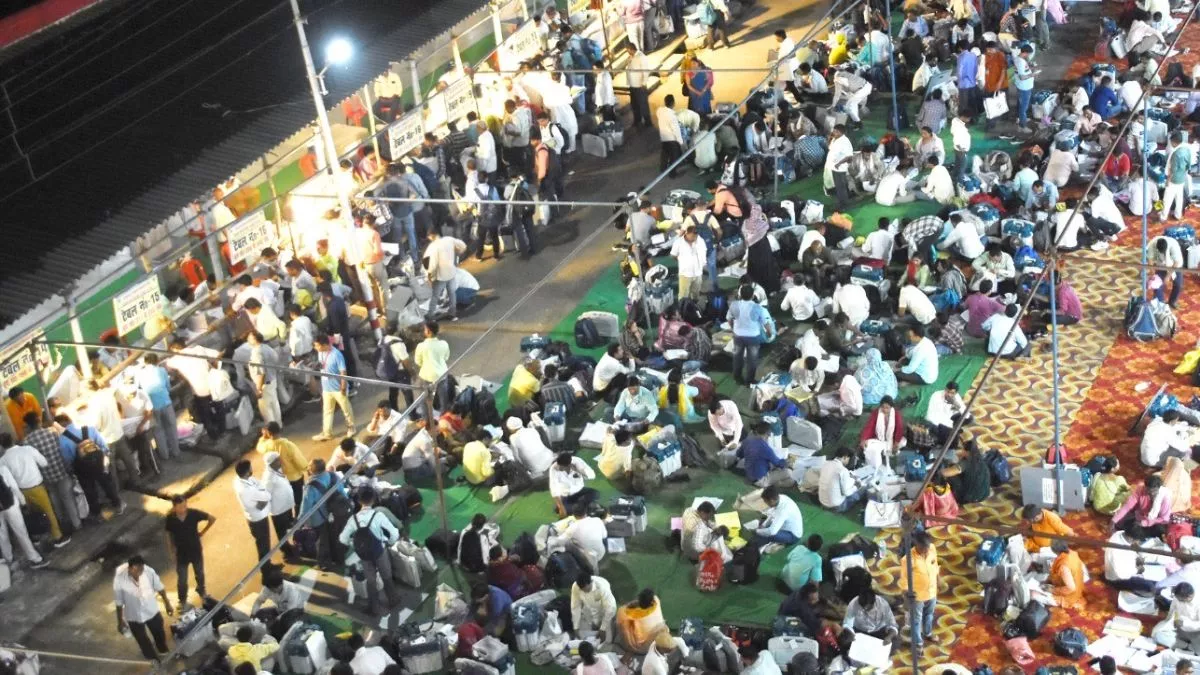 प्रत्याशियों को सता रही ईवीएम की सुरक्षा की चिंता, एजेंट लगाकर दिन व रात कर रहे हैं रखवाली