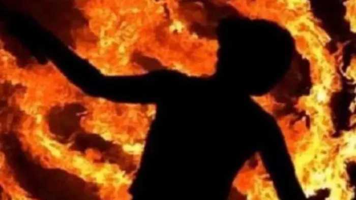 गर्भवती पत्नी को जिंदा जलाया, साली भी झुलसी। (सांकेतिक फोटो)