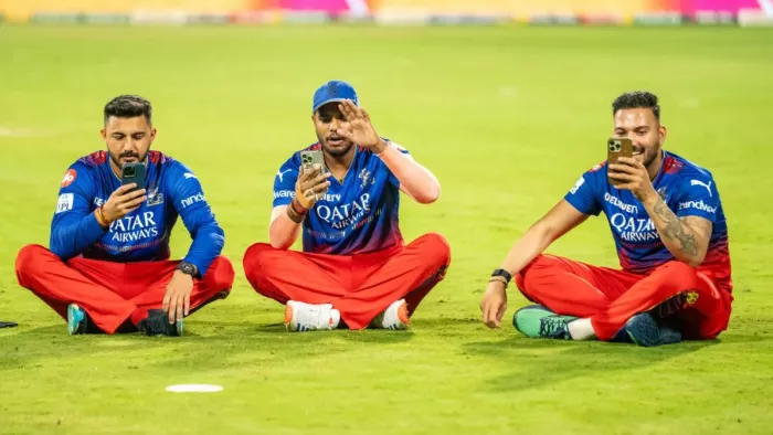 Yash Dayal ने वीडियो कॉल पर की मां से बात। फोटो- BCCI/IPL