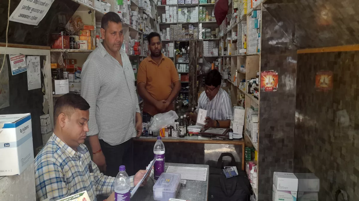 बागपत में औषधि विभाग की छापेमारी, तीन मेडिकल स्टोर्स पर की बड़ी कार्रवाई