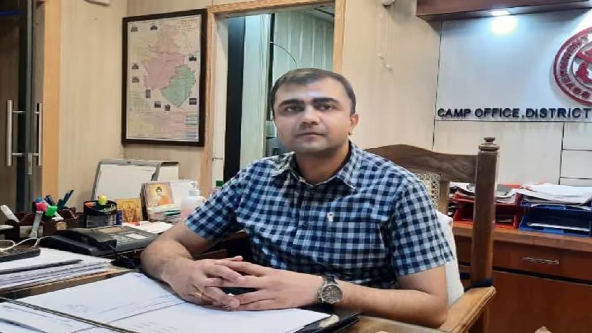 https://www.jagranimages.com/images/newimg/19052025/19_05_2025-abhishek_prakash_suspended_dainik_jagran_23941414.jpg
