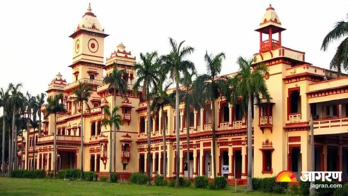 BHU में प्रदर्शन कर रहे छात्रों ने सुरक्षाकर्मियों और पुलिस पर किया पथराव, सुरक्षाकर्मियों का सिर फटा और आंख में आई चोटें