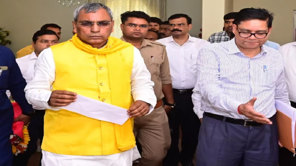 UP Panchayat News : जिला पंचायत की बैठकों में विधायकों के भी प्रस्ताव शामिल करने का सुझाव