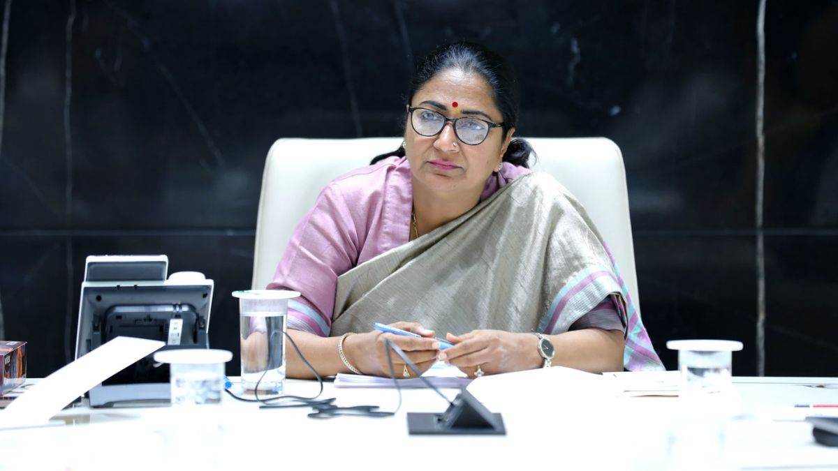 https://www.jagranimages.com/images/newimg/19052025/19_05_2025-rekha_gupta_6_23940929.jpg