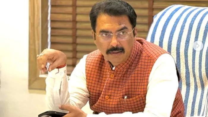 एक्शन मोड में भूमि और राजस्व विभाग के मंत्री, अब तक 200 अधिकारियों पर गिरी गाज