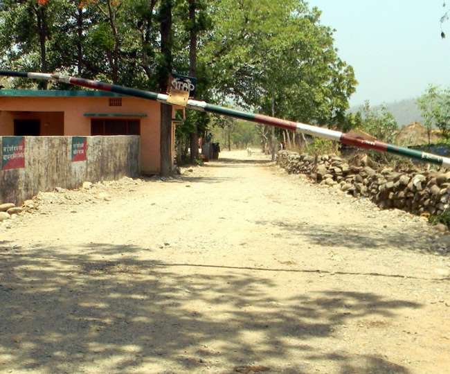 https://www.jagranimages.com/images/newimg/19062021/19_06_2021-roadkotdwar_21749597.jpg