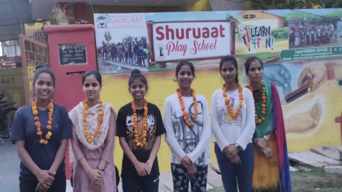 these slum daughters got success in the up board exam who studied under candle light