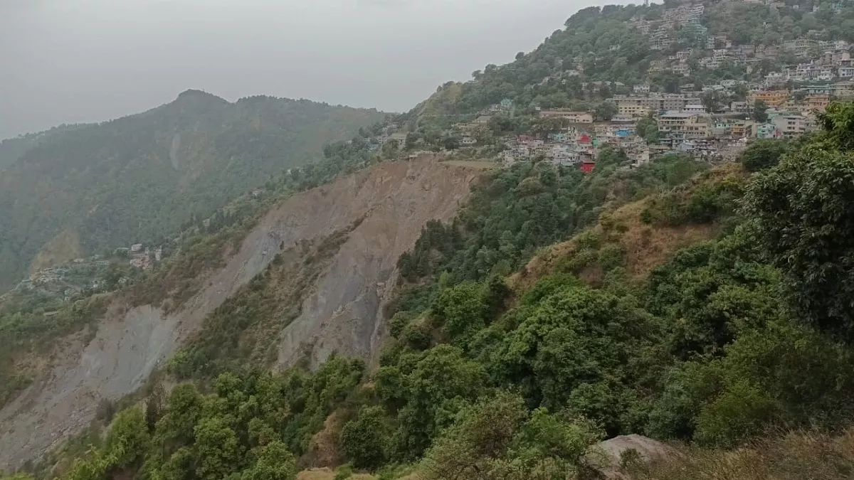 Nainital News : नैनीताल में मानसून सीजन में आफत बन सकती है बलियानाला की पहाड़ी