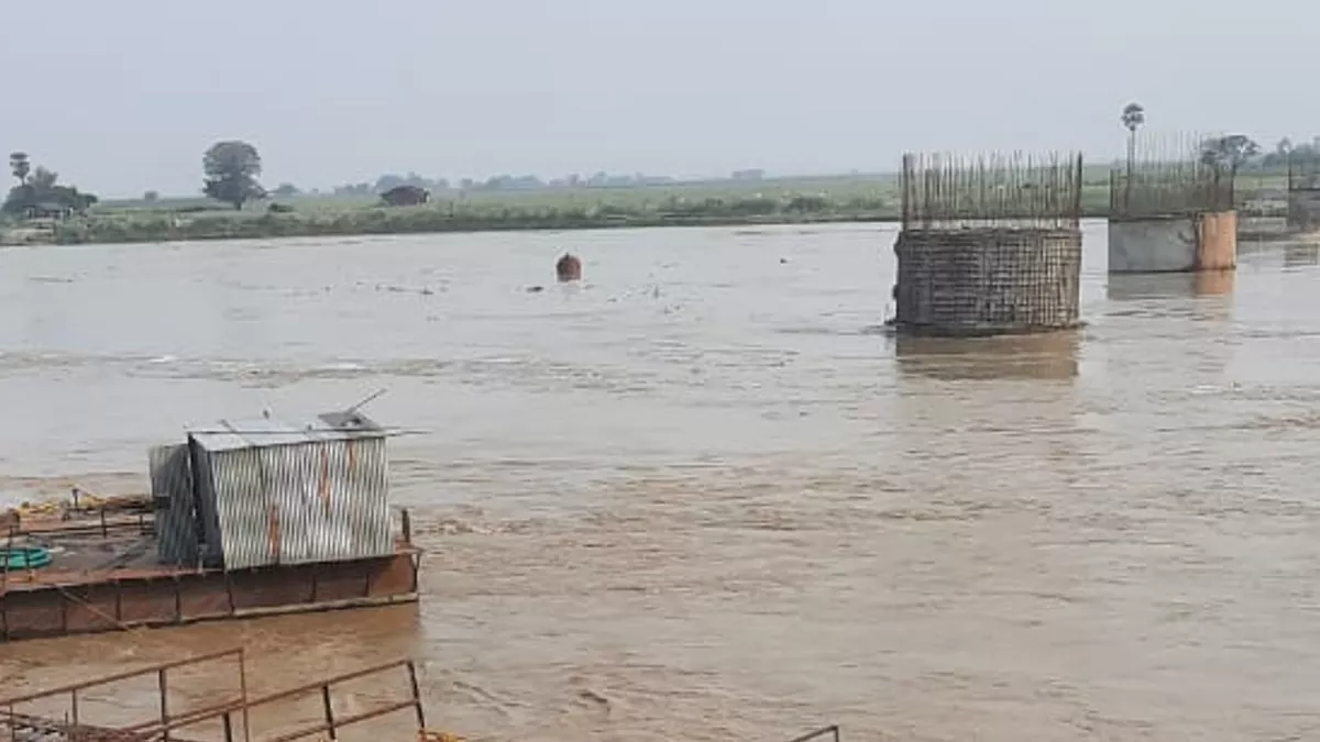 Bihar News: भागलपुर में एक और निर्माणाधीन पुल से लगी 2.27 करोड़ की चपत, कोसी में बह गया 1400 टन वजनी पिलर