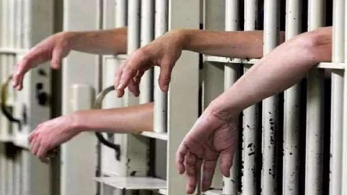 जेल से दसवीं: हत्‍या की सजा काट रहे अर्जुन को हाईस्कूल में 76 प्रत‍िशत तो अपहरण के मामले में बंद लोकेश को म‍िले 72 प्रतिशत अंक