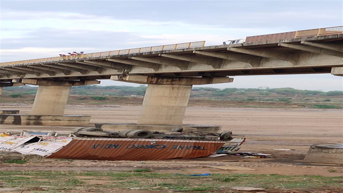 https://www.jagranimages.com/images/newimg/19062022/19_06_2022-kanhar_river_22817577.jpg