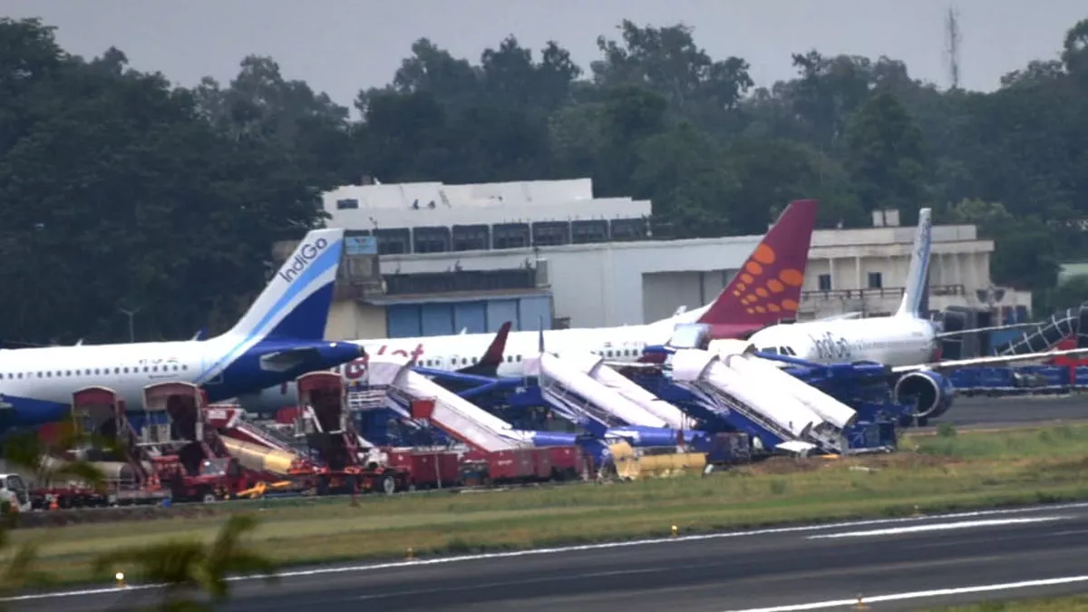 पटना से दिल्‍ली जा रहे स्‍पाइस जेट के विमान में लगी आग, सांसत में पड़ी 185 लोगों की जान; हुई इमरजेंसी लैंडिंग